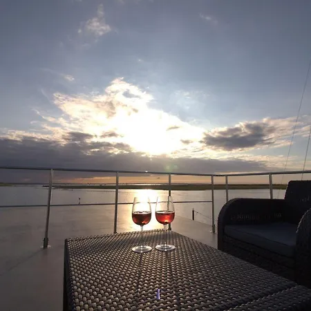 Hausboot Fjord Luna Mit Biosauna In Ботель Wendtorf