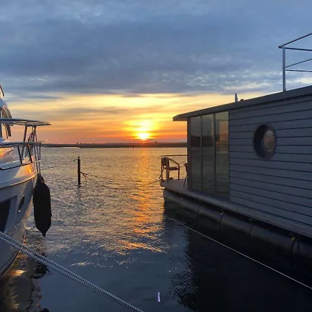 Ботель Hausboot Fjord Luna Mit Biosauna In Wendtorf