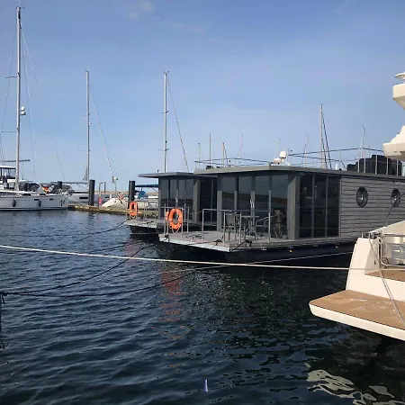 Hausboot Fjord Luna Mit Biosauna In Ботель Wendtorf