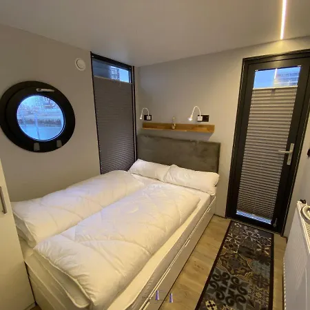 船上ホテル Hausboot Fjord Luna Mit Biosauna In *