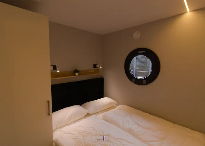 Botel Hausboot Fjord Luna Mit Biosauna In